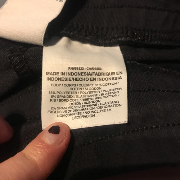 Black Nike capris. Only worn a few times - Picture 5 of 5